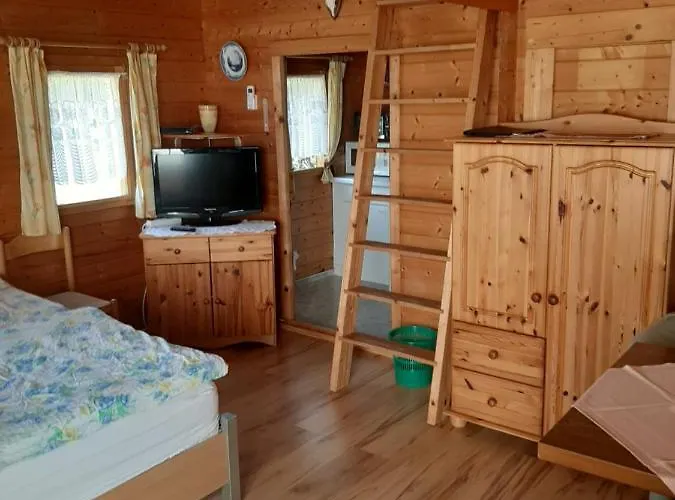 בית נופש Ferienhaeuser Waldidyll Canow